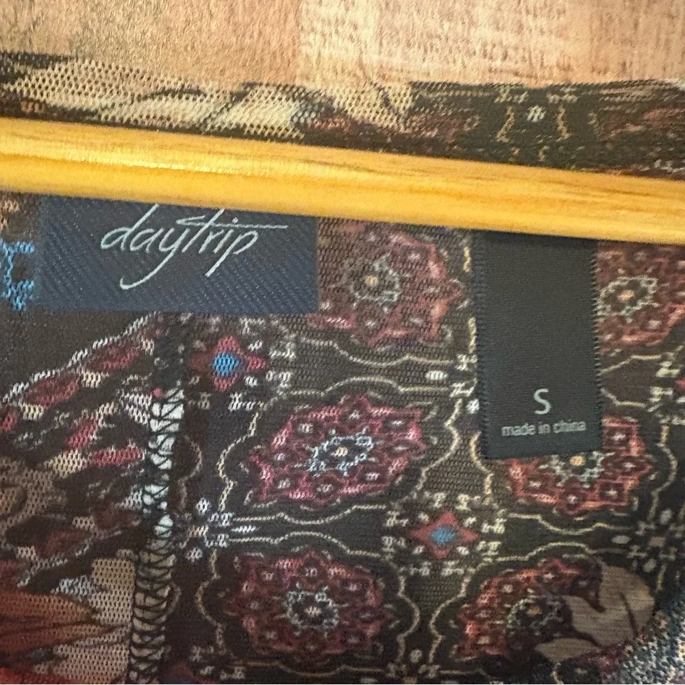 Daytrip Floral Mesh Top‎ Size Small